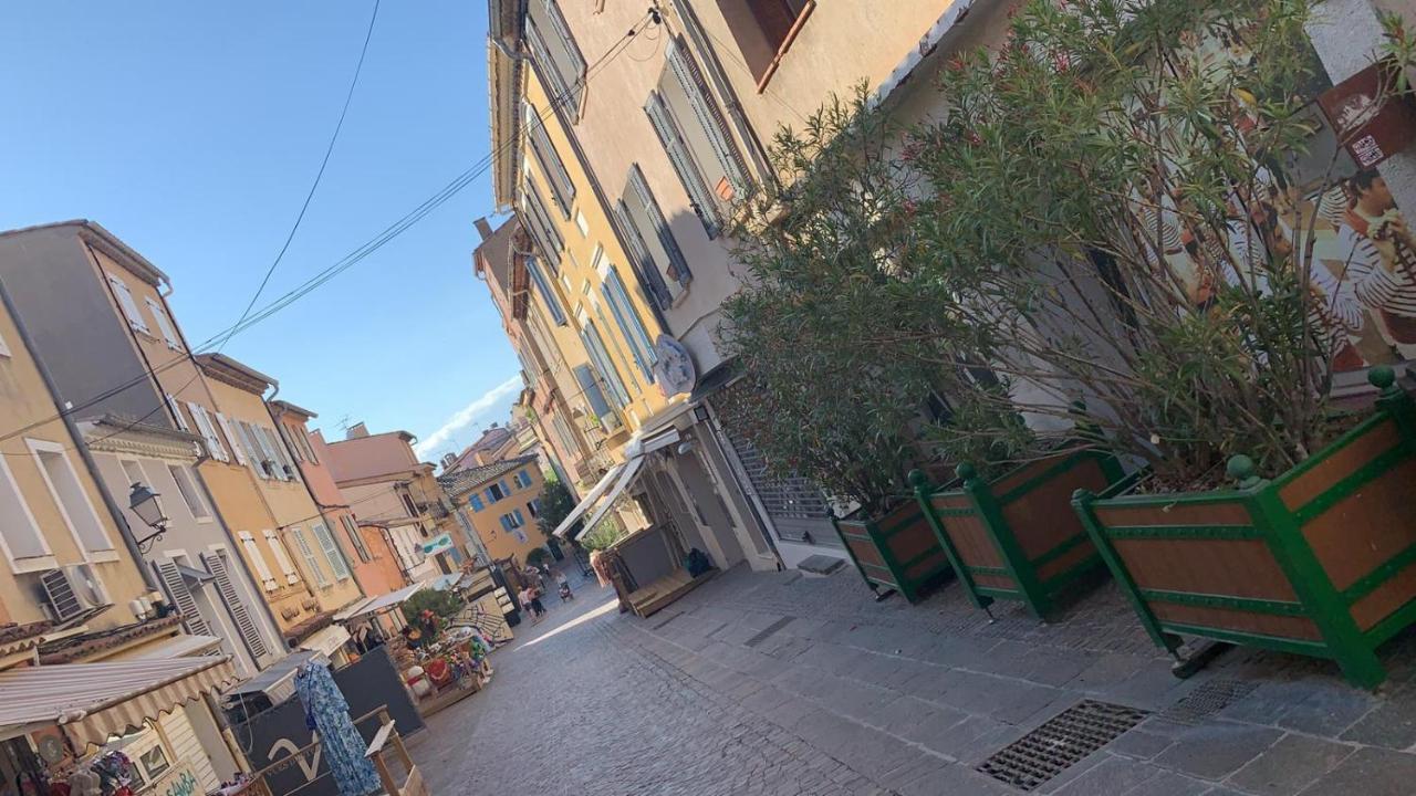 Appartement Centre Ville St Maxime, Plage A Pied Сент-Максим Экстерьер фото